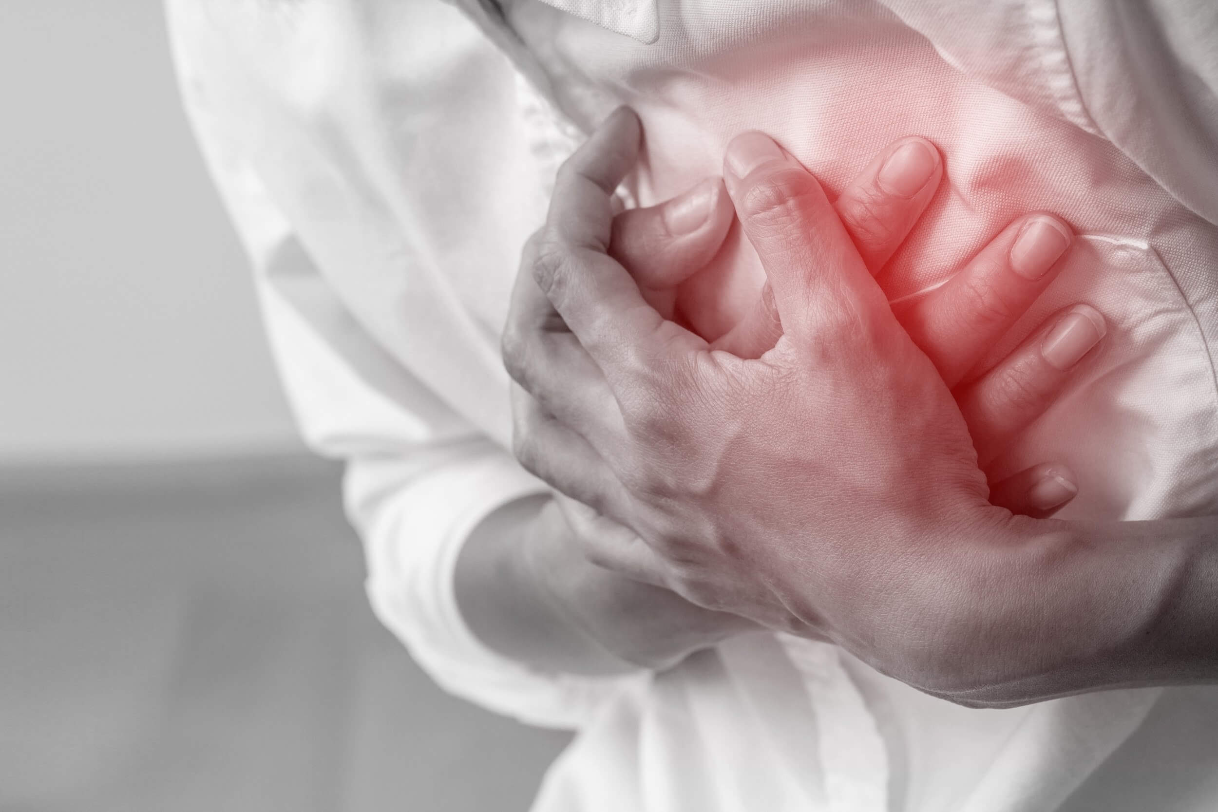 Nhồi máu cơ tim gây ra những cơn đau thắt ngực